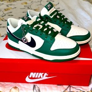 Nike Dunk Low Retro SE Lottery Pack. Size 7 M/8.5W. Pale Ivory/Black Malachite.